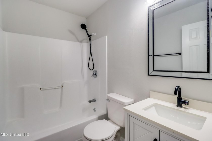 Welcome to your dream home! This beautiful smart home is - photo 22