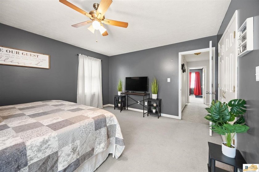 The square footage tells the story. With approximately 3,000 - photo 26