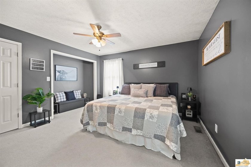 The square footage tells the story. With approximately 3,000 - photo 27