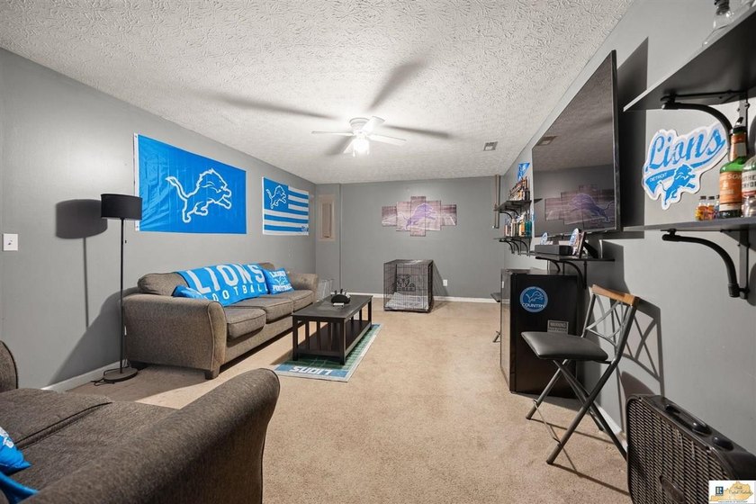 The square footage tells the story. With approximately 3,000 - photo 28