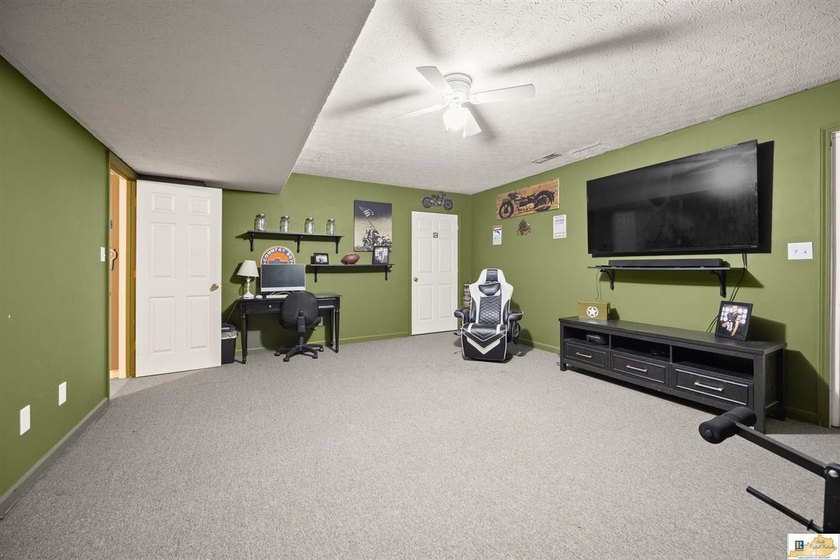 The square footage tells the story. With approximately 3,000 - photo 33