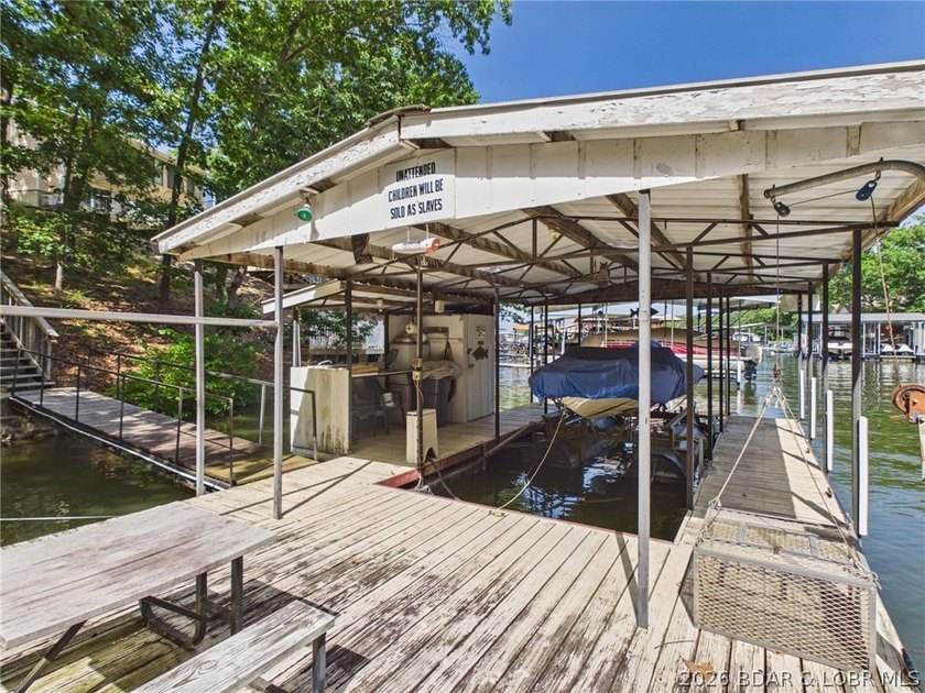 Finding a lakefront property with both great water access and - photo 50
