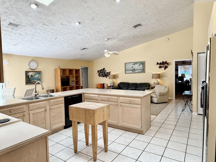 Original owner/builder of this superbly built home on 6.79 high - photo 11