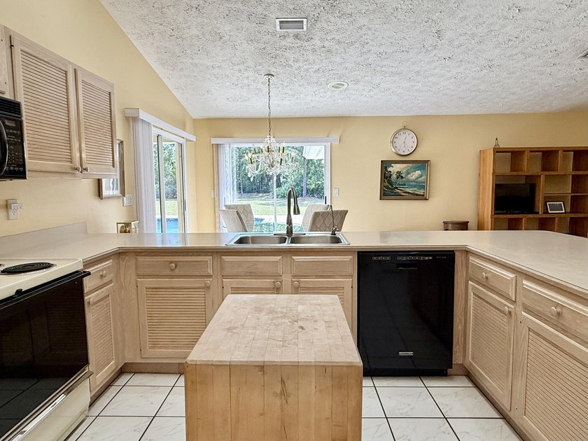 Original owner/builder of this superbly built home on 6.79 high - photo 13