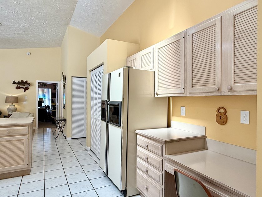 Original owner/builder of this superbly built home on 6.79 high - photo 15