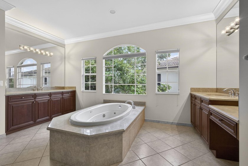 Located on a private cul-de-sac lakefront lot in the exclusive - photo 45