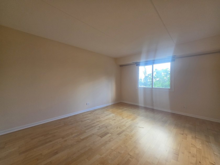 Welcome to this spacious and well-maintained 2-bedroom - photo 10