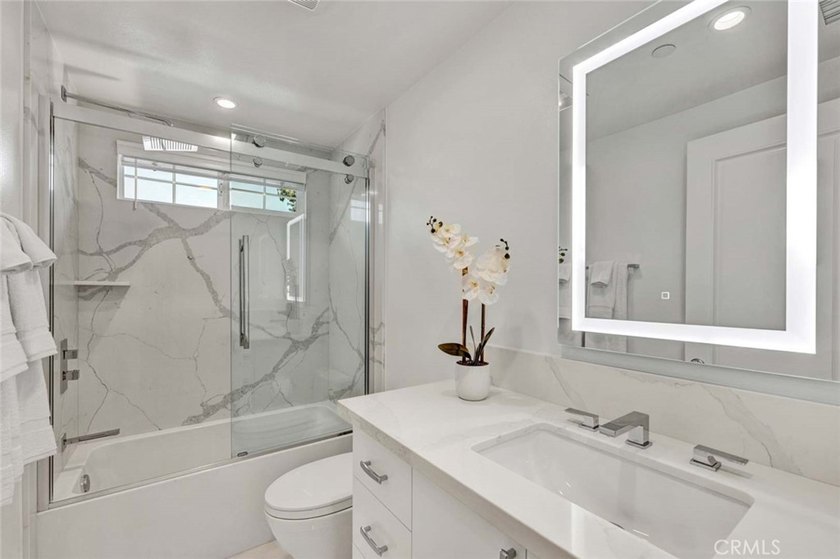 Welcome to 186 Gallery Way, a Turnkey Home Located in the Highly - photo 11
