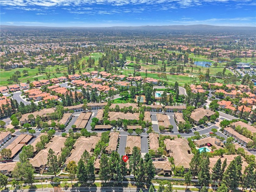 Welcome to 186 Gallery Way, a Turnkey Home Located in the Highly - photo 14