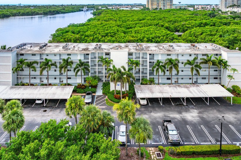 INTRACOASTAL VIEWS FULLY RENOVATED! Experience waterfront living - photo 28