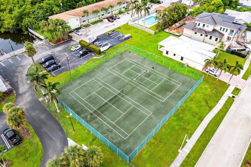 INTRACOASTAL VIEWS FULLY RENOVATED! Experience waterfront living - photo 31