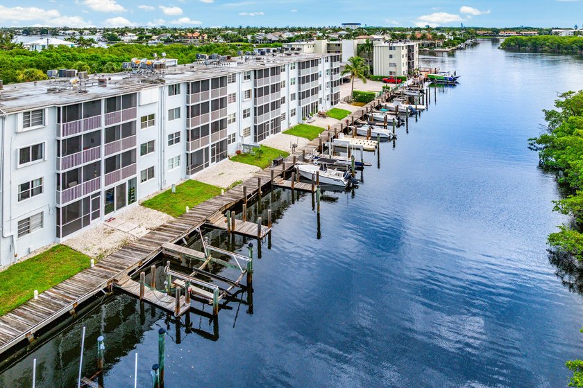 INTRACOASTAL VIEWS FULLY RENOVATED! Experience waterfront living - photo 35