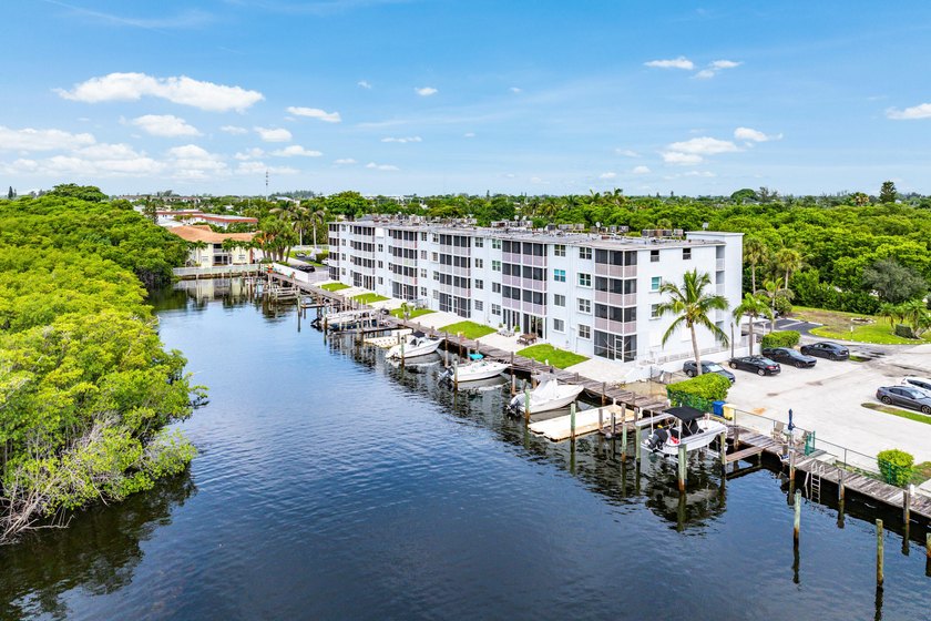 INTRACOASTAL VIEWS FULLY RENOVATED! Experience waterfront living - photo 36