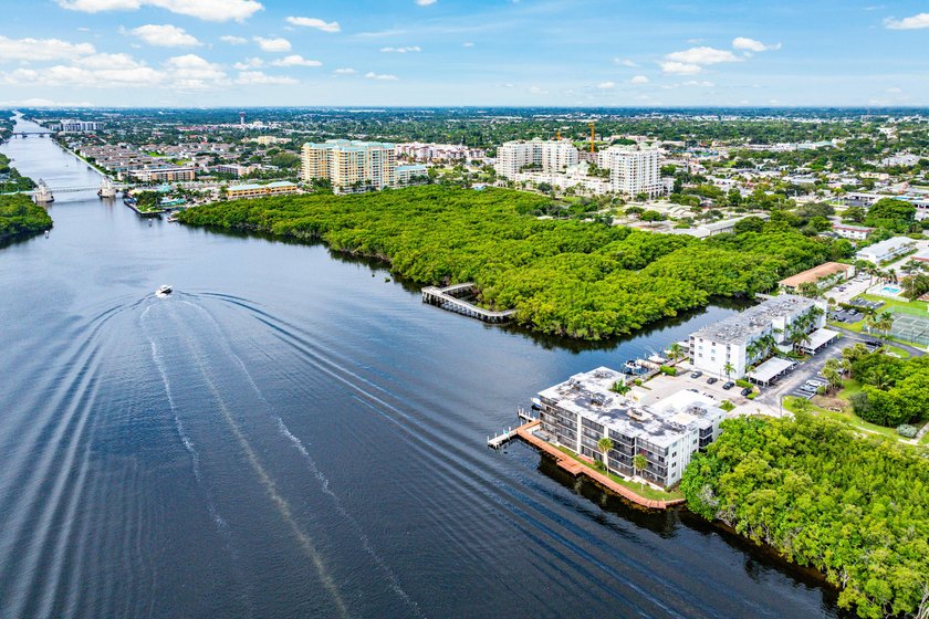 INTRACOASTAL VIEWS FULLY RENOVATED! Experience waterfront living - photo 37
