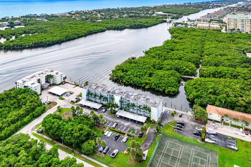 INTRACOASTAL VIEWS FULLY RENOVATED! Experience waterfront living - photo 38
