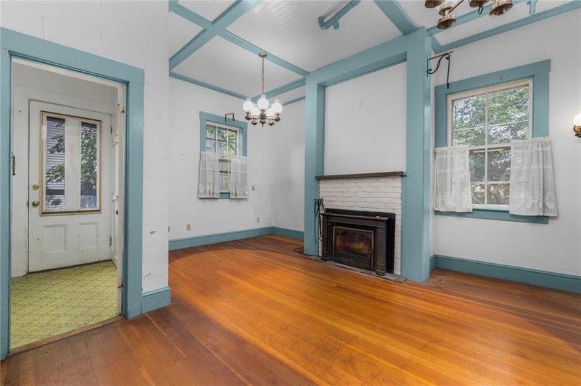 The George M. Hazard House is a substantial three-story - photo 15