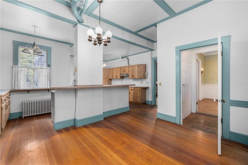 The George M. Hazard House is a substantial three-story - photo 17
