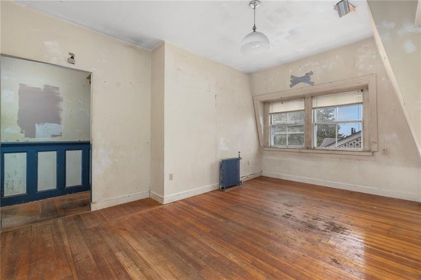 The George M. Hazard House is a substantial three-story - photo 31
