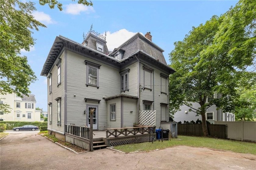 The George M. Hazard House is a substantial three-story - photo 33