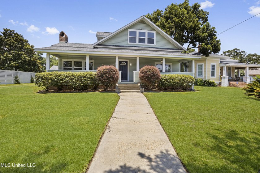 Charming older home on 2nd Street, recently updated! This 2,172 - photo 2