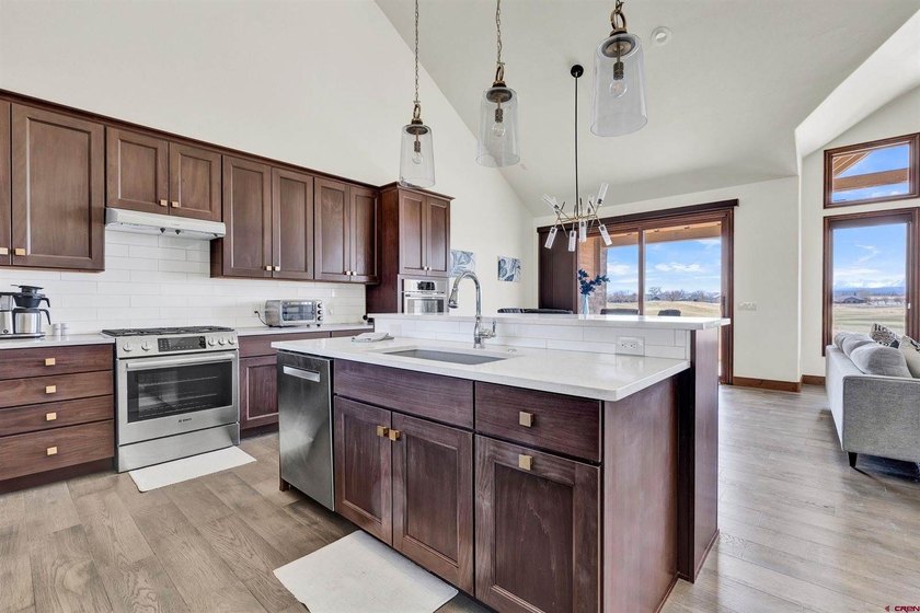 VIEWS, VIEWS, VIEWS! Experience luxury villa living at it's - photo 6