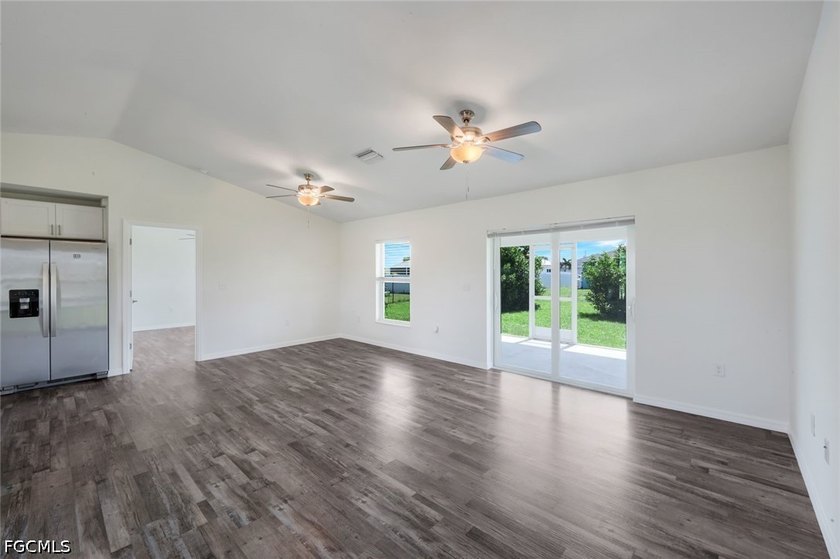 This beautifully built 2024 home offers 3 bedrooms, 2 bathrooms - photo 14