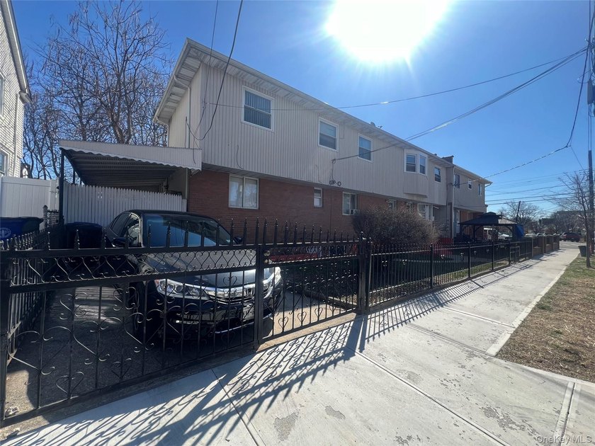 Legal 2 family house in excellent condition - built in 1985. It - photo 3