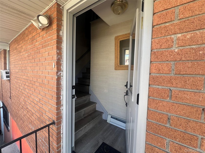 Legal 2 family house in excellent condition - built in 1985. It - photo 6