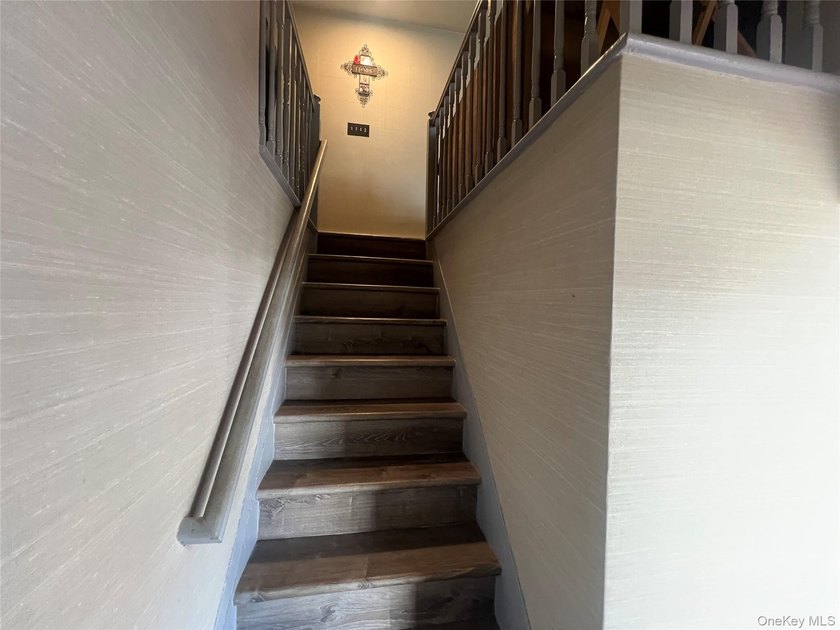 Legal 2 family house in excellent condition - built in 1985. It - photo 7