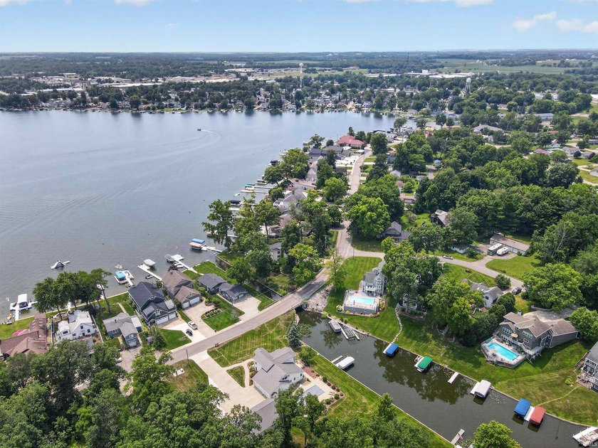Pool days. Lake days. Dinner in town by golf cart. This - photo 42