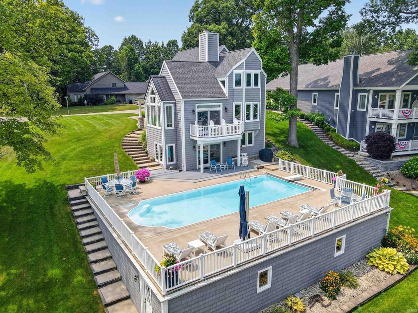 Pool days. Lake days. Dinner in town by golf cart. This - photo 45