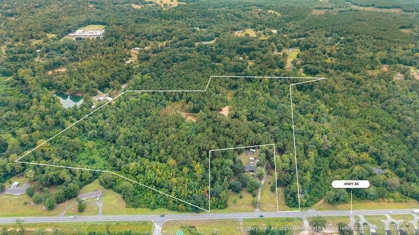 Beautiful tract of land with over 30 acres that joins the city - photo 4