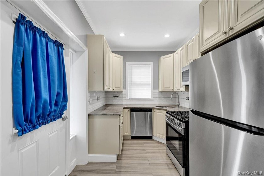 Well-maintained two-family home in the desirable Throggs Neck - photo 14