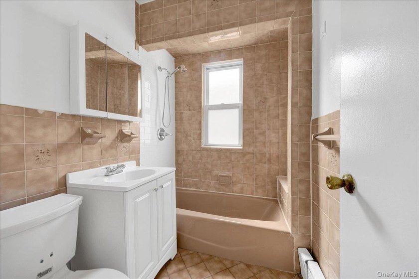Well-maintained two-family home in the desirable Throggs Neck - photo 21