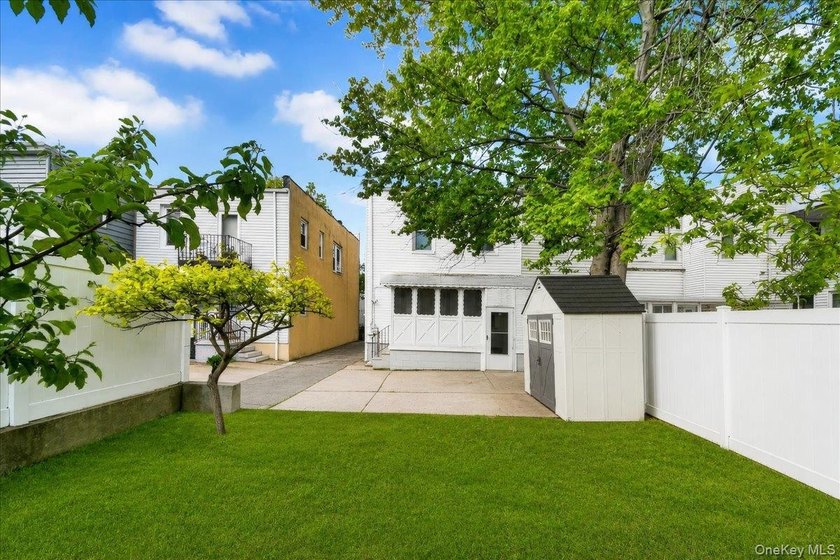 Well-maintained two-family home in the desirable Throggs Neck - photo 32