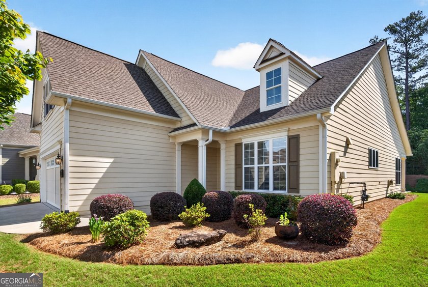 Welcome Home to the beautifully appointed residence nestled - photo 2