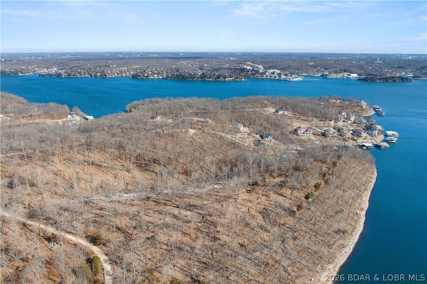 PRIME LAKEFRONT DEVELOPMENTOPPORTUNITY | 9.26 ACRES | 1,250' OF - photo 3