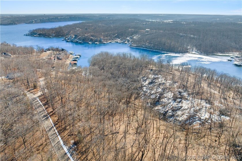PRIME LAKEFRONT DEVELOPMENTOPPORTUNITY | 9.26 ACRES | 1,250' OF - photo 4