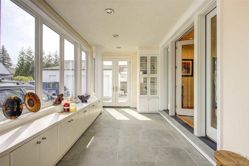 Rebuilt in 2004, this stunning residence sits on an oversized 7 - photo 11