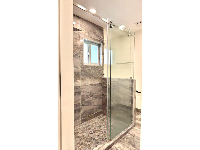Completely renovated 4-bedroom, 2-bath home with a stunning - photo 15