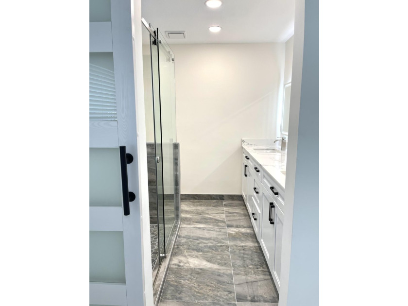 Completely renovated 4-bedroom, 2-bath home with a stunning - photo 17