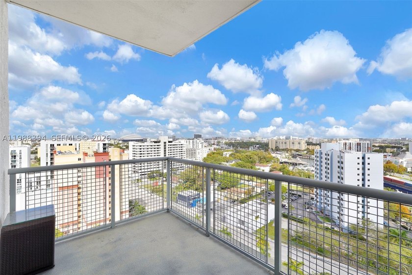 Bright and spacious fully furnished corner unit featuring 2 - photo 21