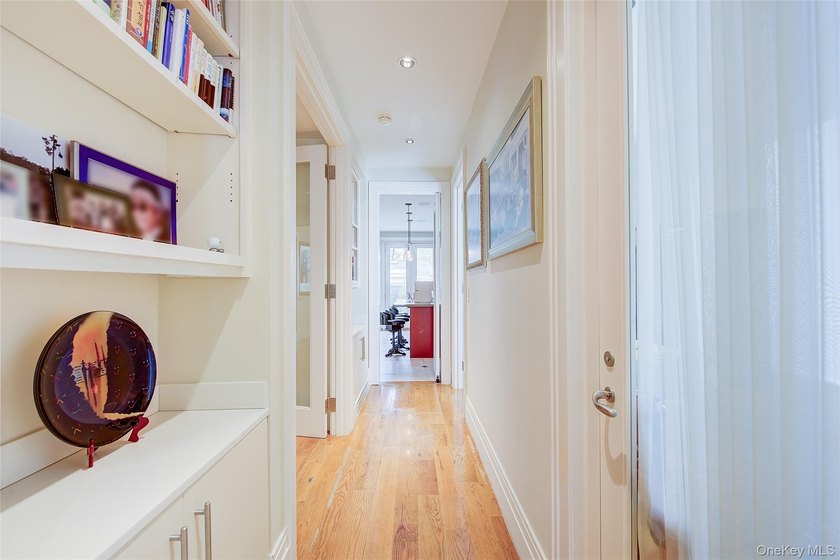 Rebuilt in 2004, this stunning residence sits on an oversized 7 - photo 22