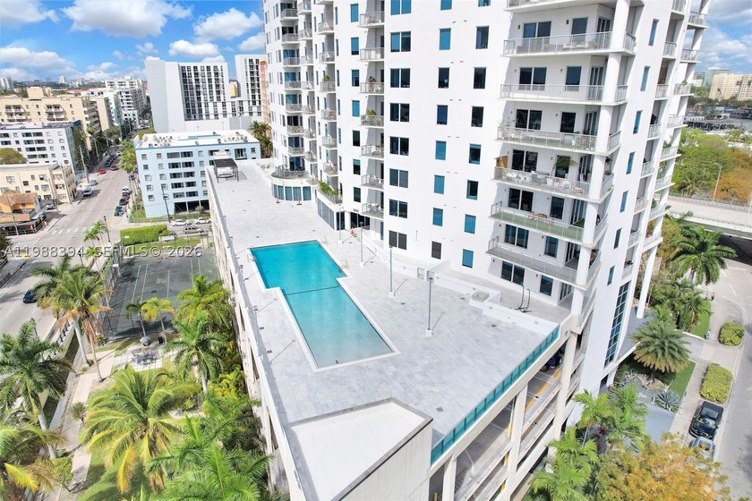 Bright and spacious fully furnished corner unit featuring 2 - photo 24
