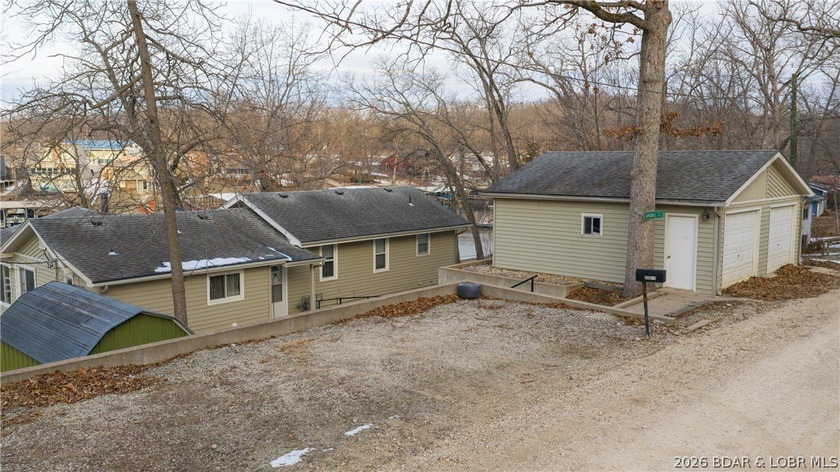 Don't miss this wonderful lake home located at the 8-mile marker - photo 2