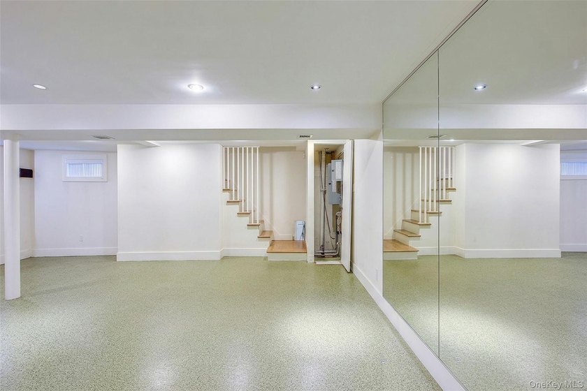 Rebuilt in 2004, this stunning residence sits on an oversized 7 - photo 42