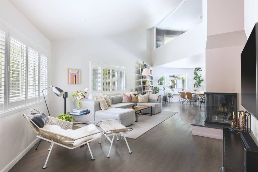 Beautifully renovated and move-in ready, this Westhampton - photo 2
