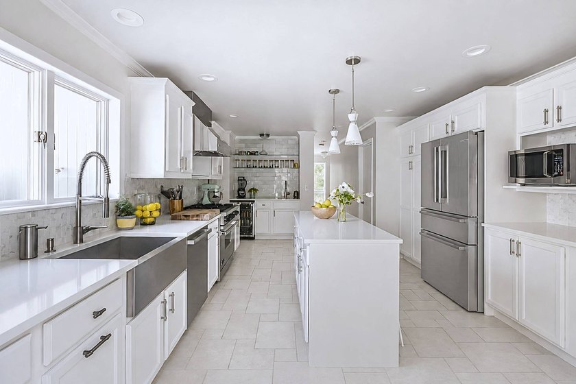 Beautifully renovated and move-in ready, this Westhampton - photo 4