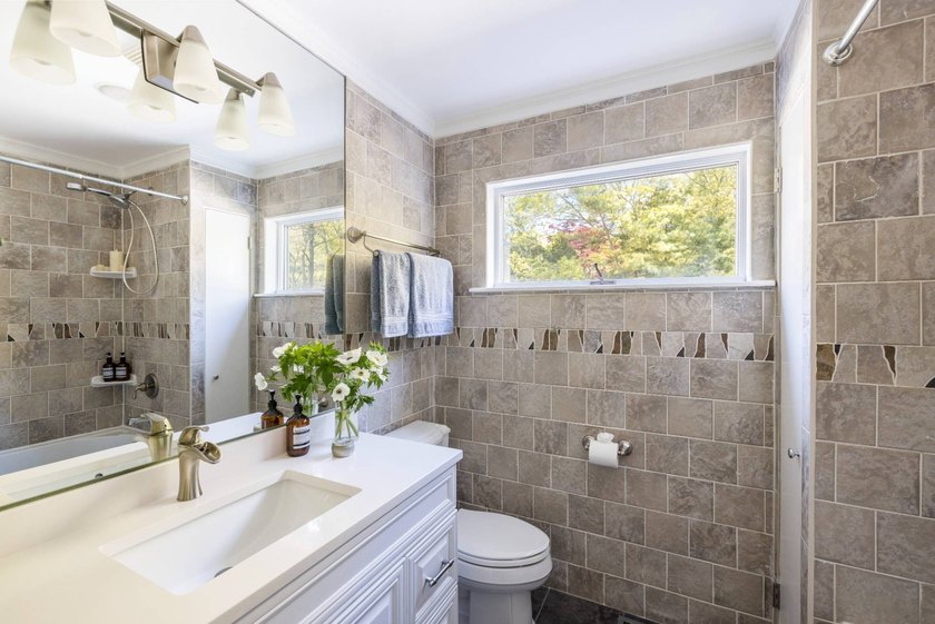 Beautifully renovated and move-in ready, this Westhampton - photo 10