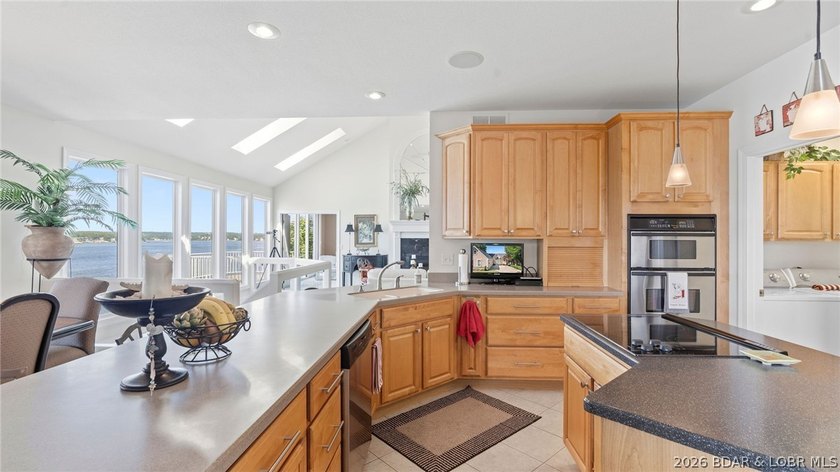 Luxury living with breathtaking views at the 20 MM of the Lake - photo 11